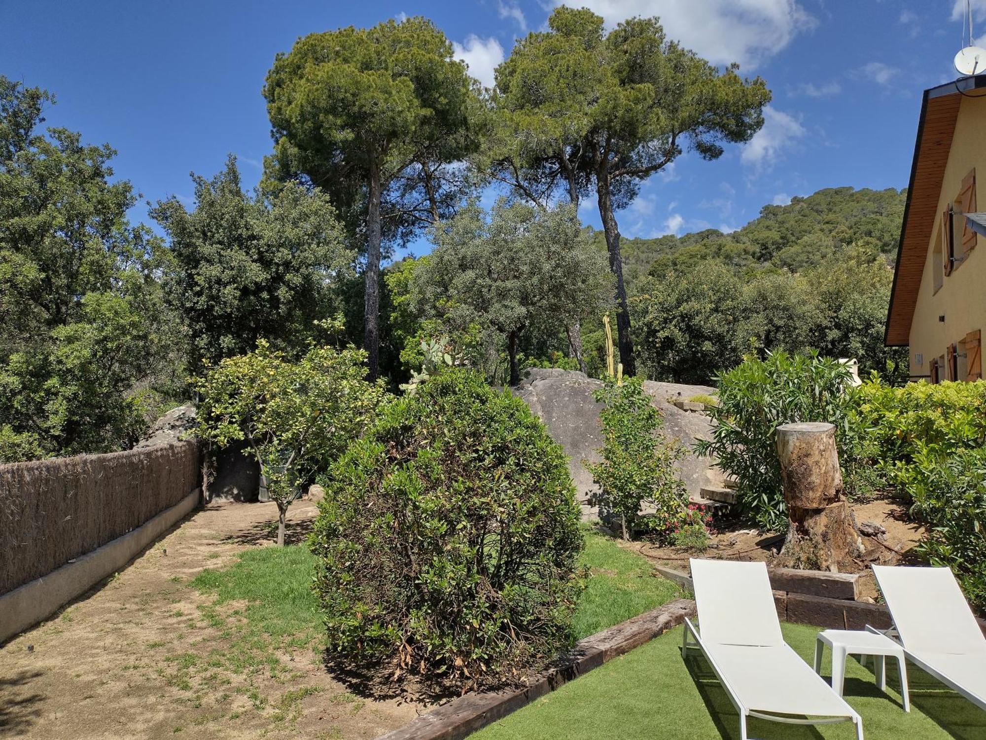 Casa Feliz Sant Cebrià de Vallalta Exterior foto