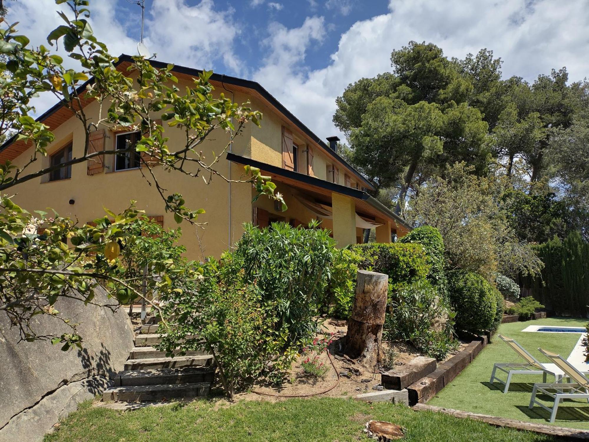 Casa Feliz Sant Cebrià de Vallalta Exterior foto