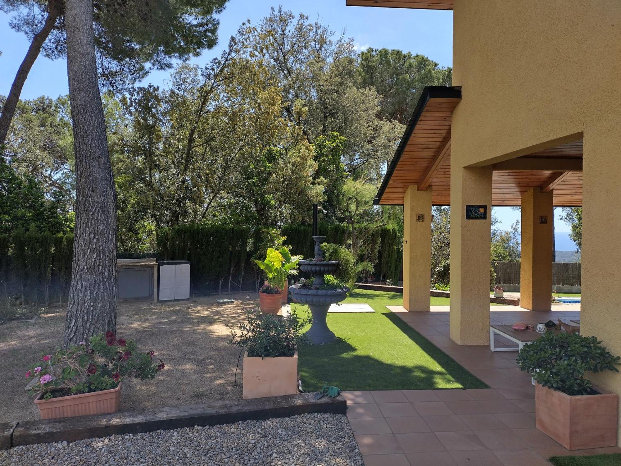 Casa Feliz Sant Cebrià de Vallalta Exterior foto
