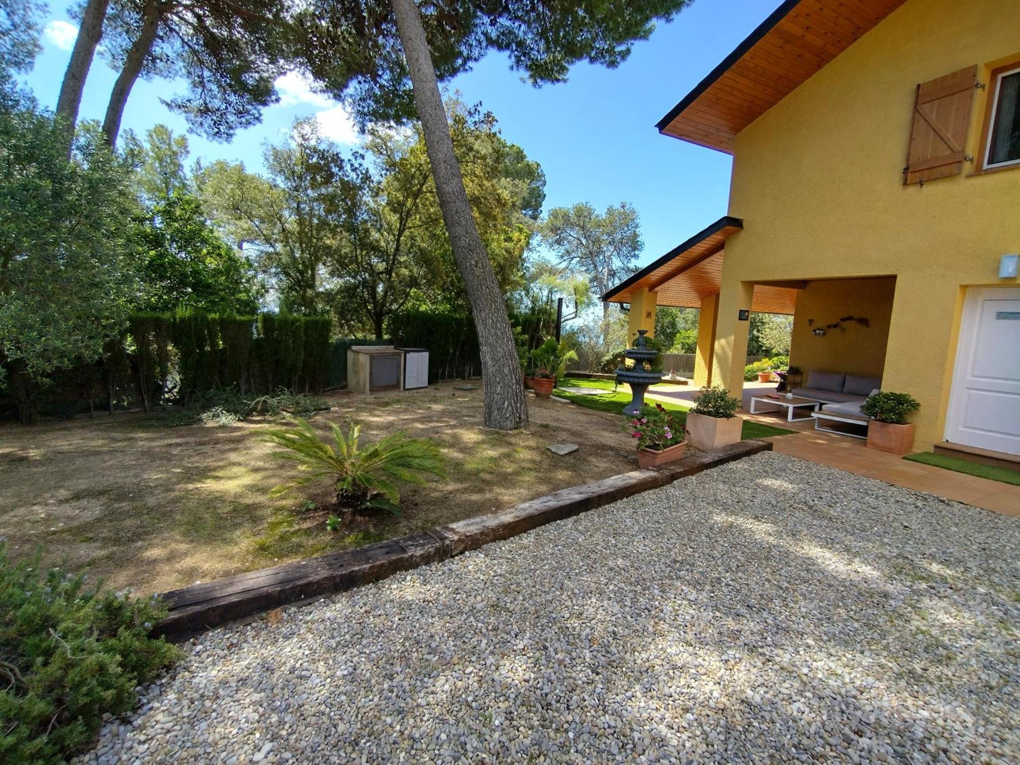 Casa Feliz Sant Cebrià de Vallalta Exterior foto