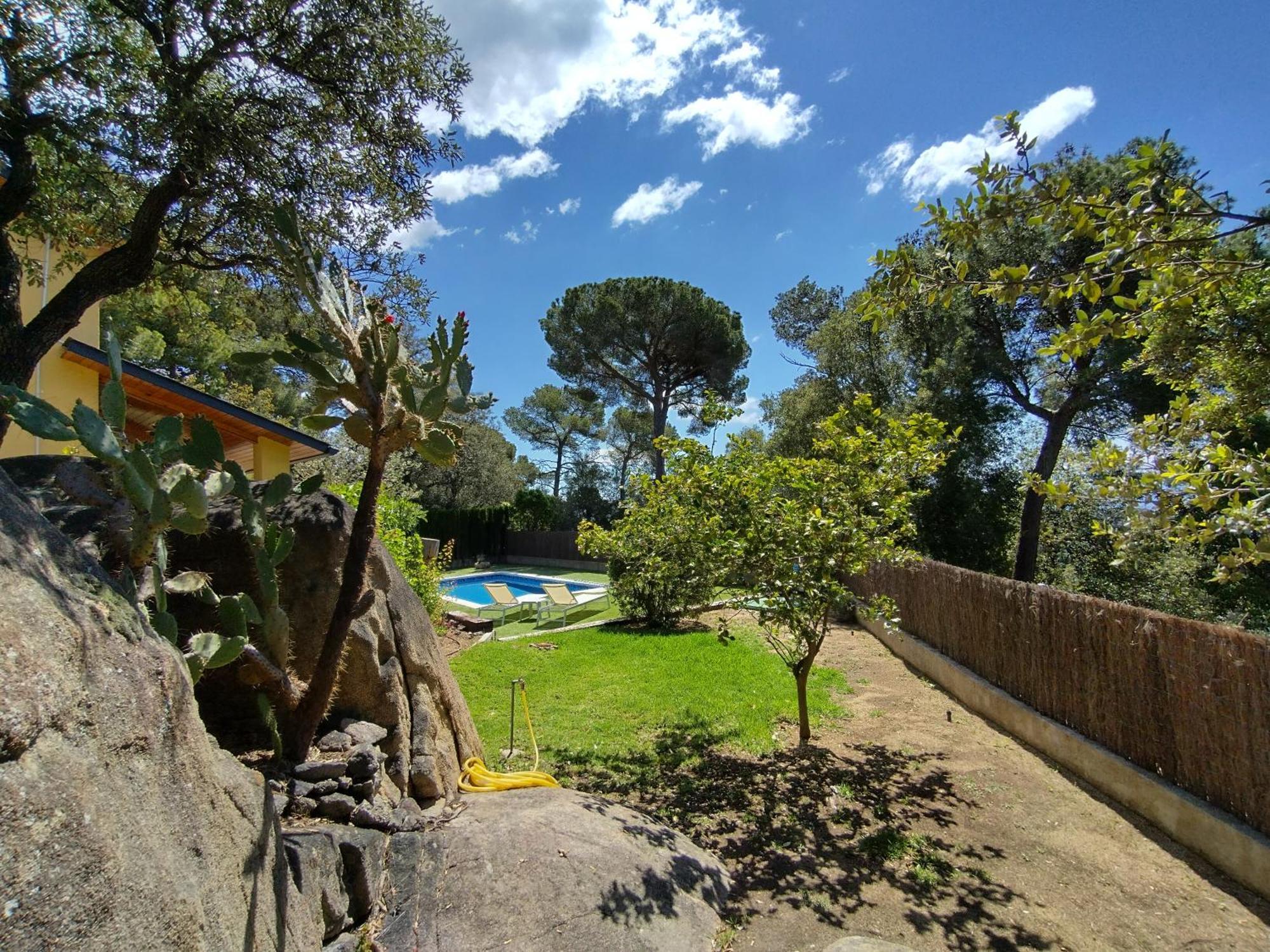 Casa Feliz Sant Cebrià de Vallalta Exterior foto