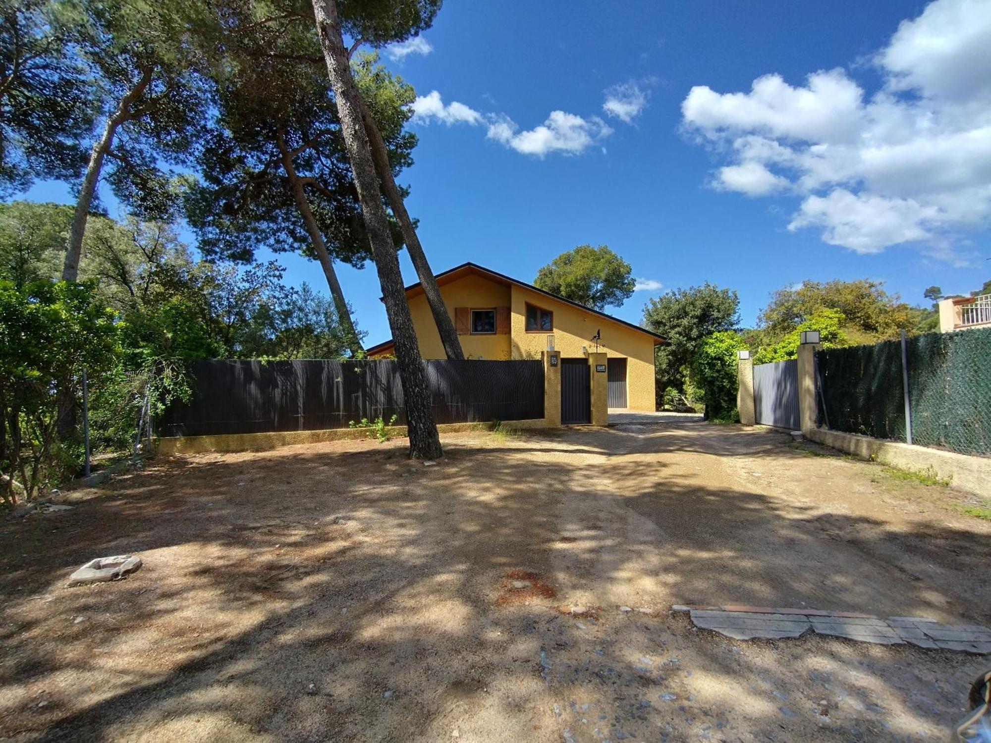 Casa Feliz Sant Cebrià de Vallalta Exterior foto